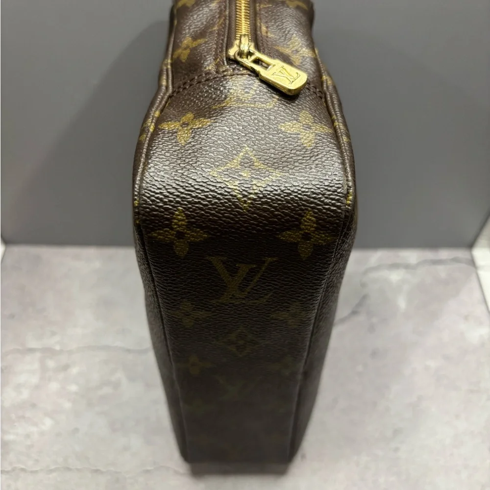Louis Vuitton Monogram VINTAGE Trousse 23